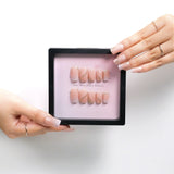 Chic Essentials - Elegant Gold Swirl Press-on Nails