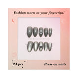 Chic Essentials - Metallic Heart Press-on Nails